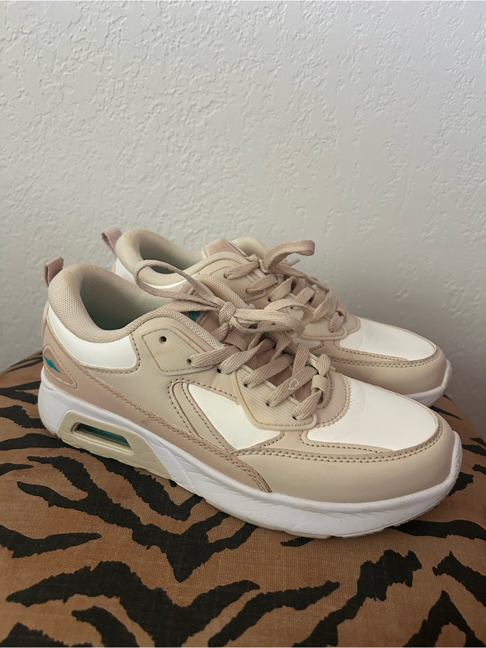 Avia Lace Up Air Neutral Beige and White Women's Athletic Sneakers 9
